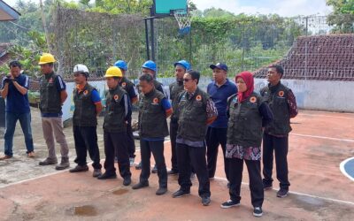 Memperingati Hari Kesiapsiagaan Bencana, Setiap OPD Melakukan Simulasi Bencana Alam Gempa Bumi di Instansi Masing – Masing.