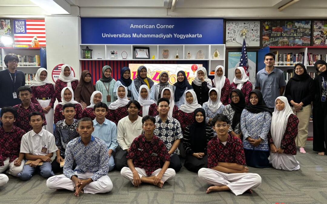 English Club SMK Negeri 1 Kokap Belajar di American Corner Jogja (UMY)