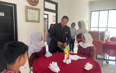 Kelas XI Perhotelan SMK N 1 Kokap Hadirkan Guru Tamu dari Industri Perhotelan